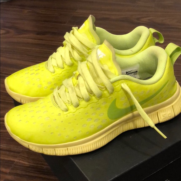 nike free neon yellow